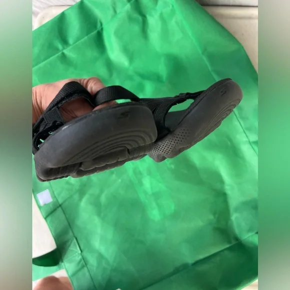 Skechers massaging go walk massage Black Strappy Sport Sandals size 8 - Picture 9 of 11